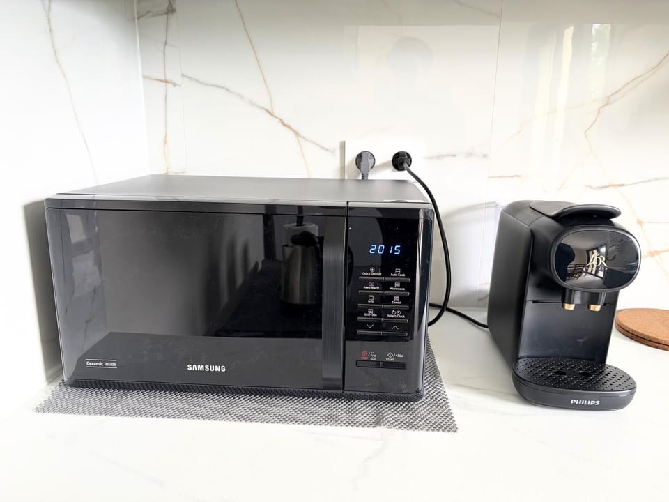 Coffee/tea facilities, microwave
