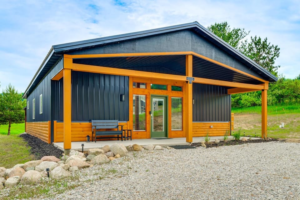 3 Mi to Lake! Golfer's Oasis on Summit Course House in Michigan