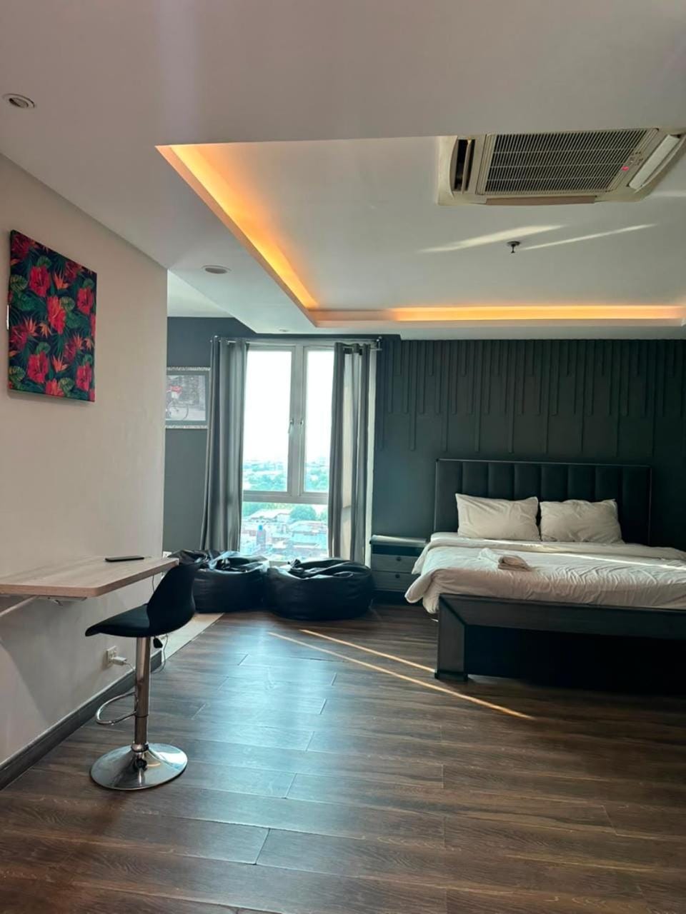 Bed, Kitchen or kitchenette, Living room, Photo of the whole room, Seating area, Bedroom, air conditioner