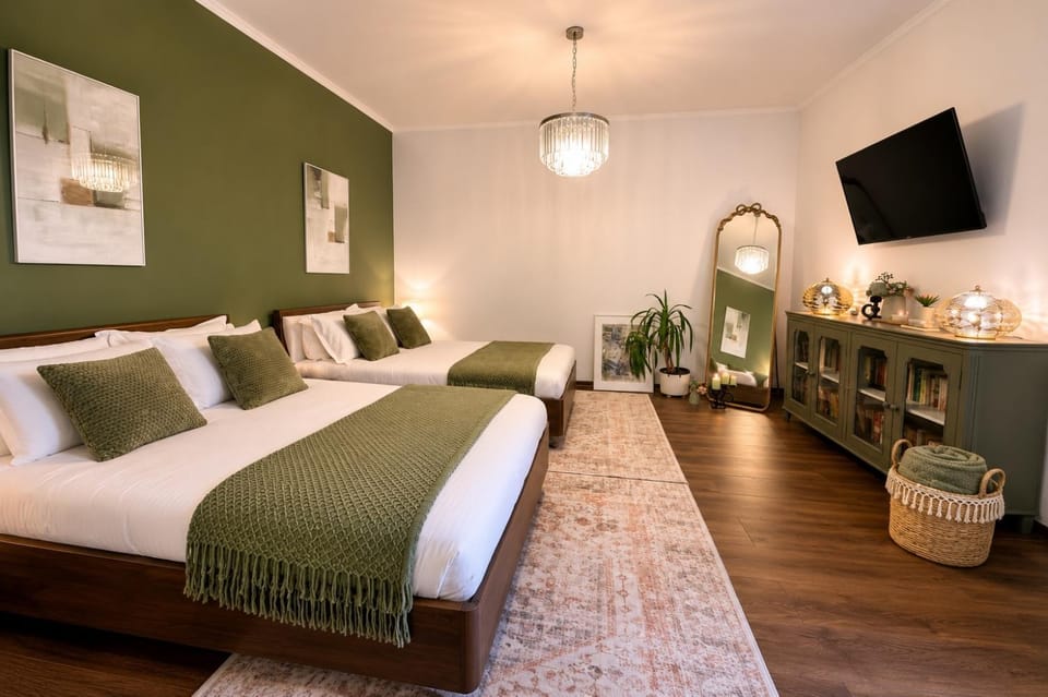 Bed, Photo of the whole room, Bedroom