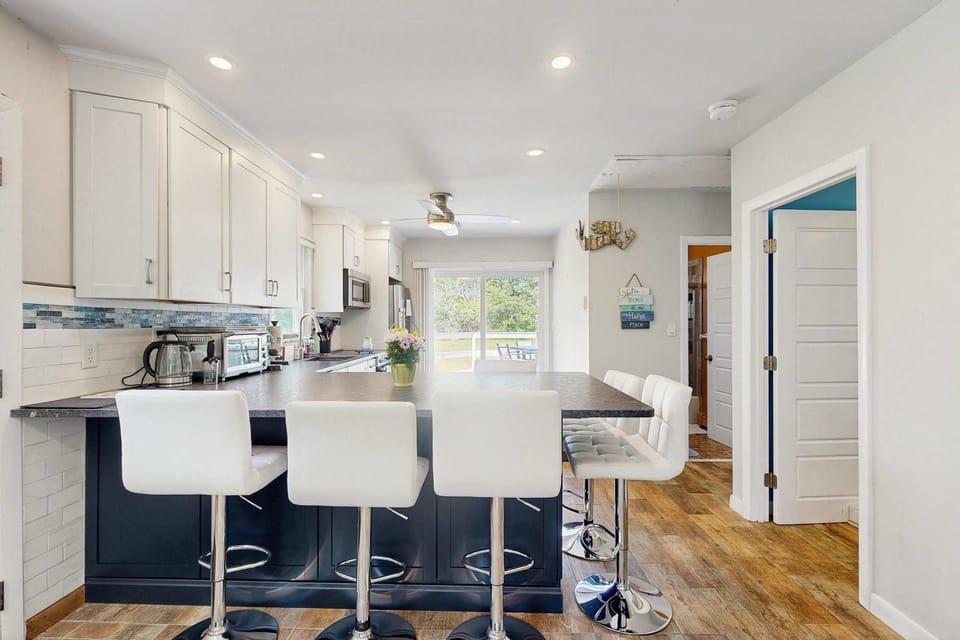 Massasoit Hills House Close to Beach with AC Yard & Deck House in North Eastham