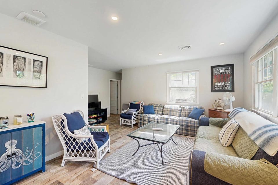 Massasoit Hills House Close to Beach with AC Yard & Deck House in North Eastham
