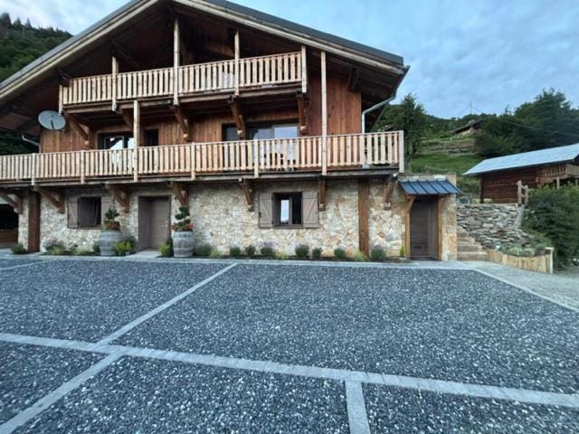Chalet d'exception VORALPES 1770 Bed and Breakfast in Villard-sur-Doron