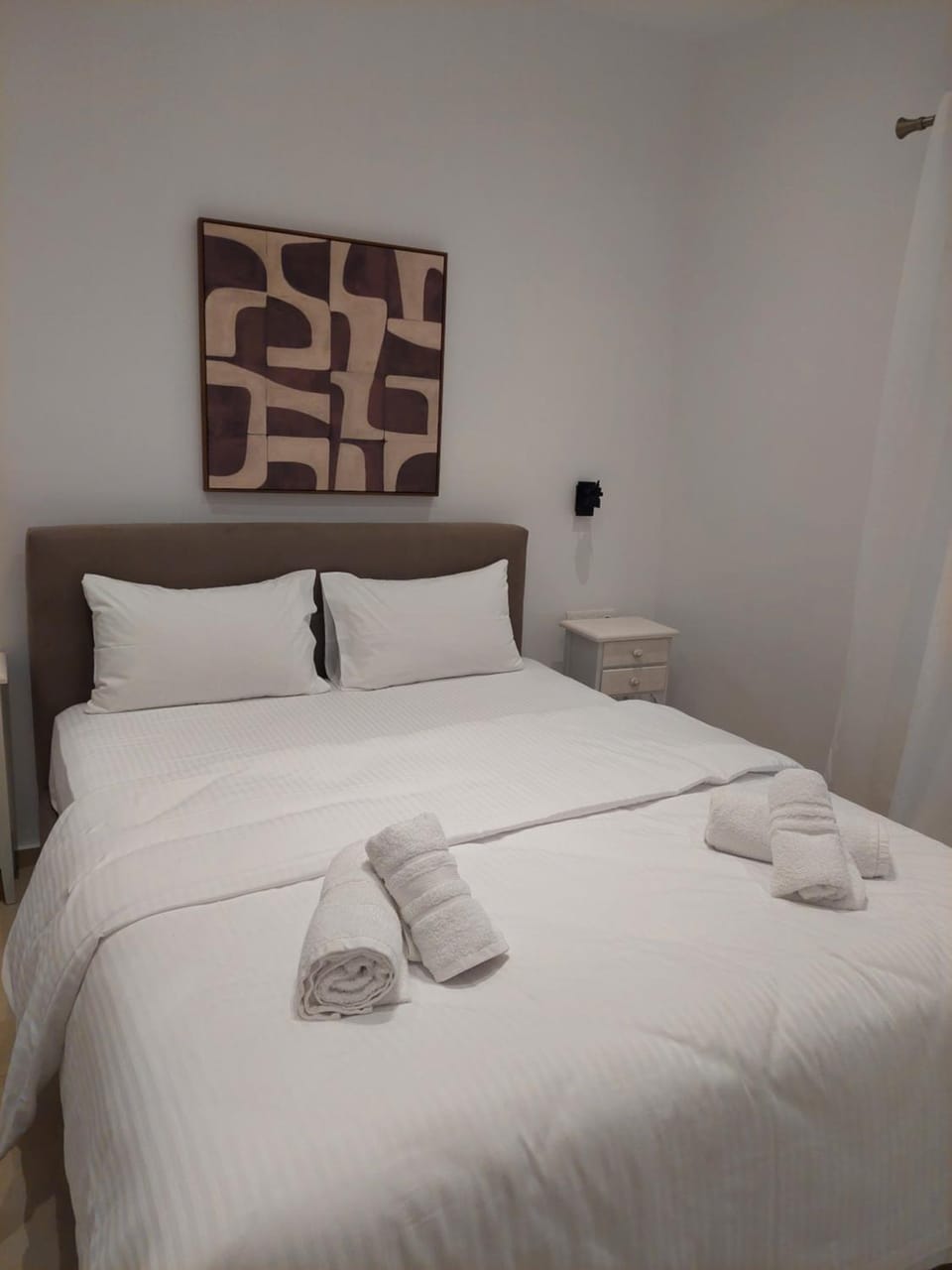 Bed, Photo of the whole room, Bedroom, towels