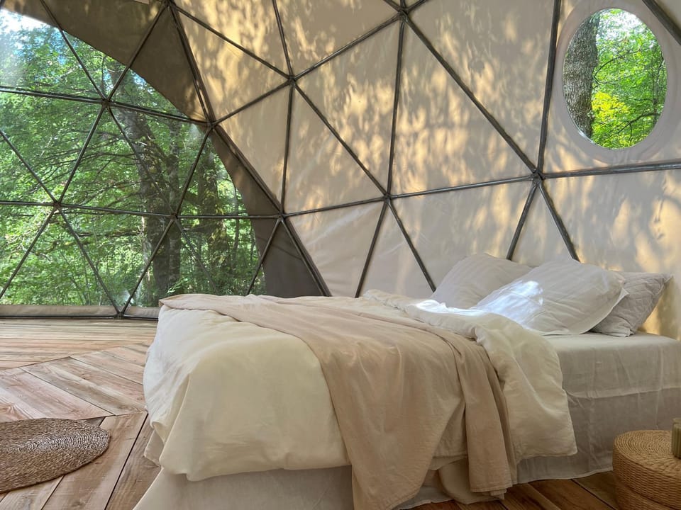 Dôme en forêt Luxury tent in Nouvelle-Aquitaine