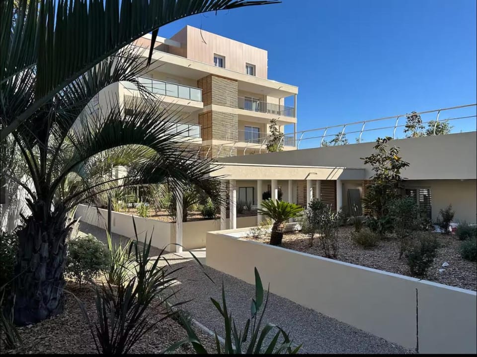 Apartment with sea view and pool Apartment in Antibes