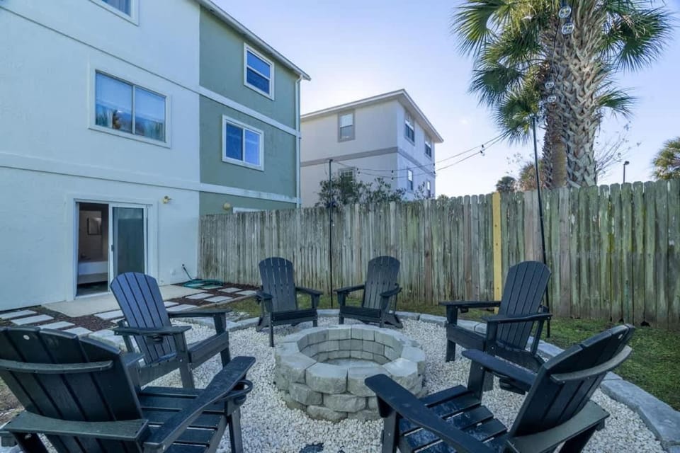 Beachside Living - Beach Games Firepit House in Jacksonville Beach