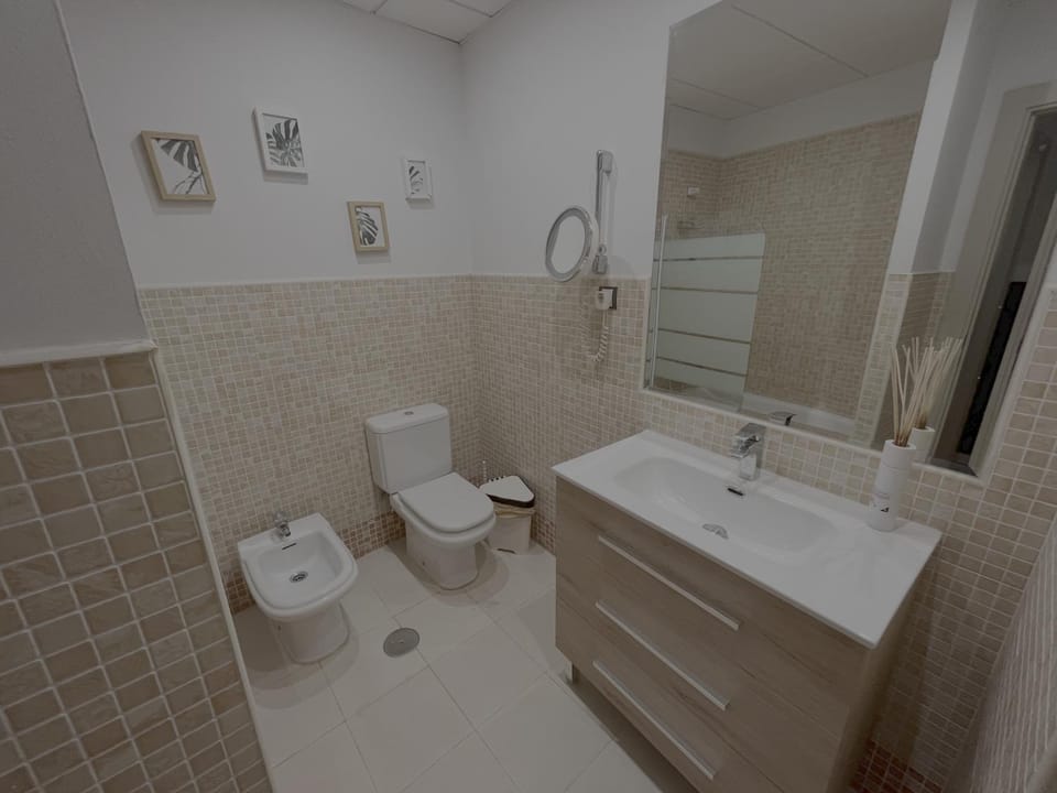 Elegant 3BR Apartment Near Calle Larios with Elevator and AC Apartment in Malaga