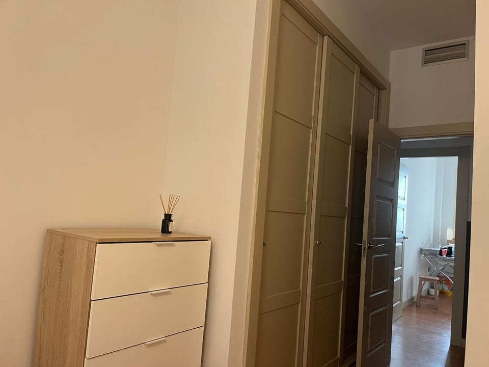 Elegant 3BR Apartment Near Calle Larios with Elevator and AC Apartment in Malaga