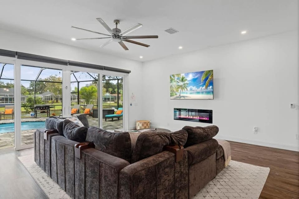 Coastal Luxe Retreat - Team Joseph Ellen House in Palm Coast