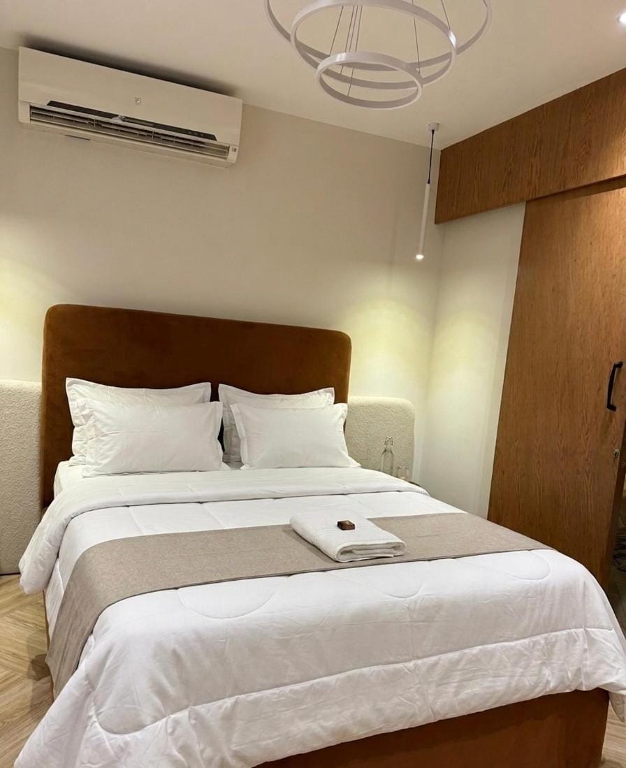 Bedroom, air conditioner