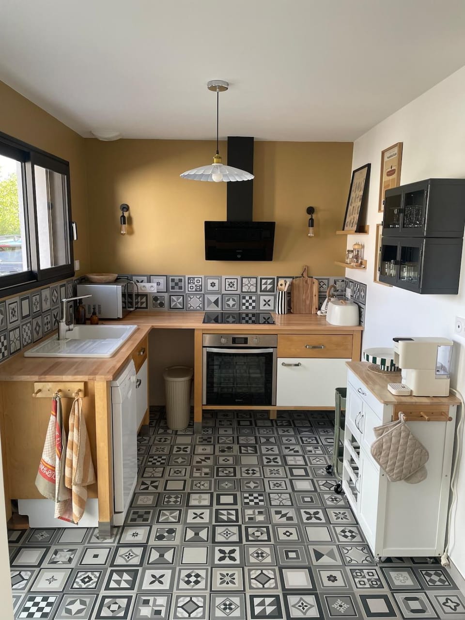 Kitchen or kitchenette
