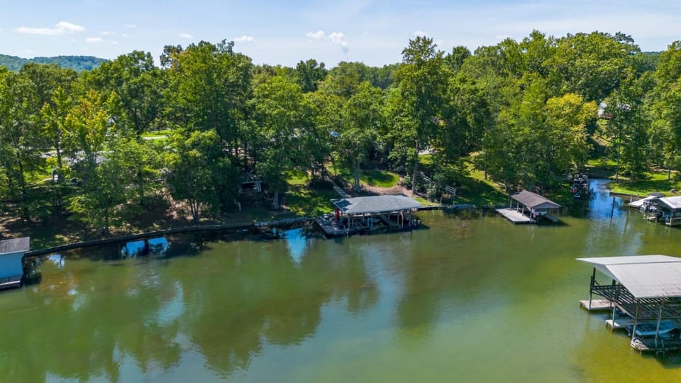 Tranquil Terrace at Watts Bar Lake House in Watts Bar Lake