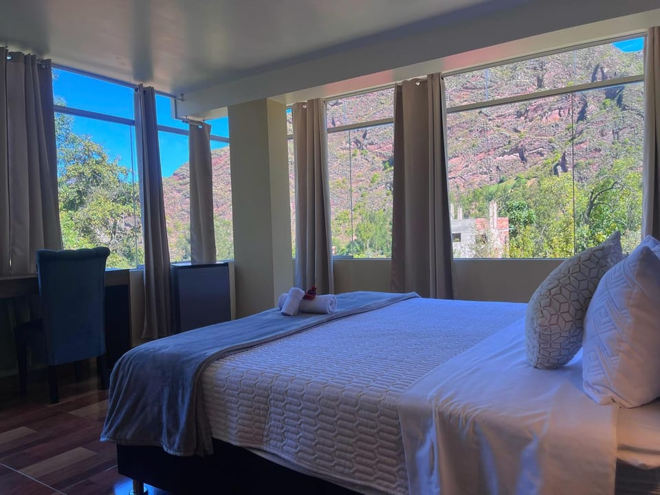Photo of the whole room, Bedroom