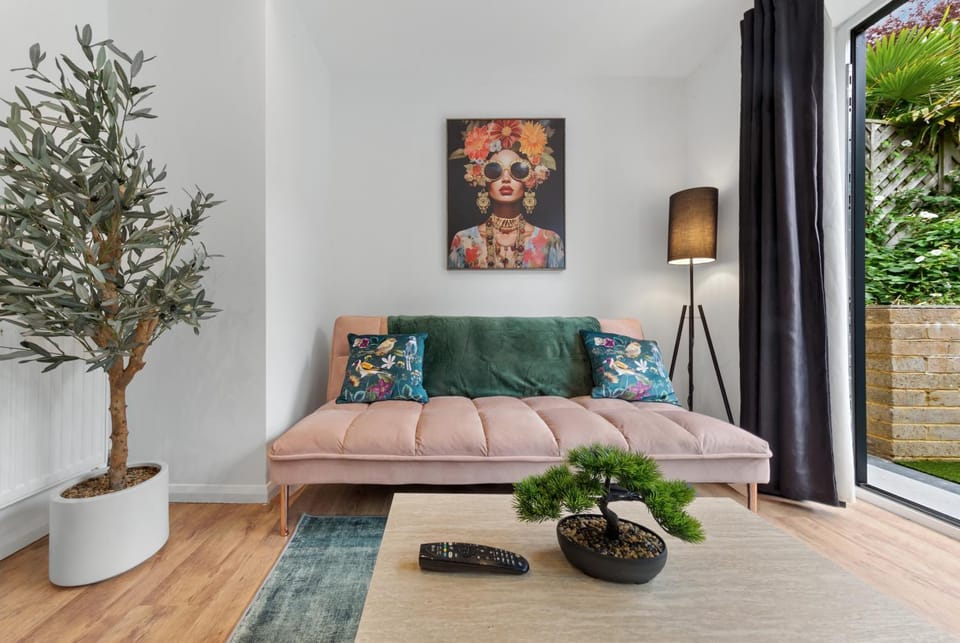 Modern Brighton 1-Bed House with Garden & Parking Apartment in Hove