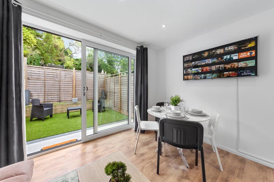 Modern Brighton 1-Bed House with Garden & Parking Apartment in Hove