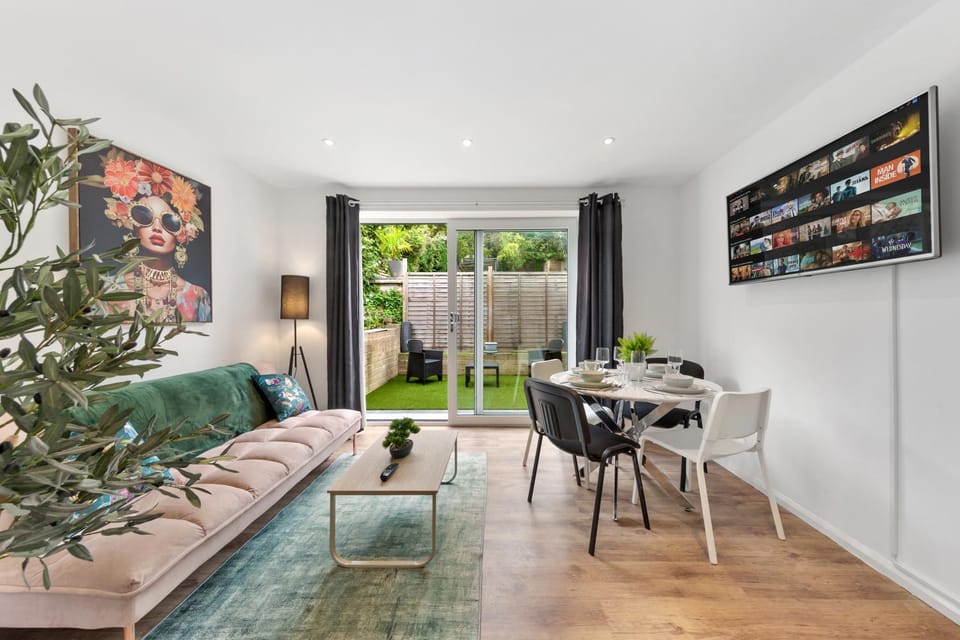 Modern Brighton 1-Bed House with Garden & Parking Apartment in Hove