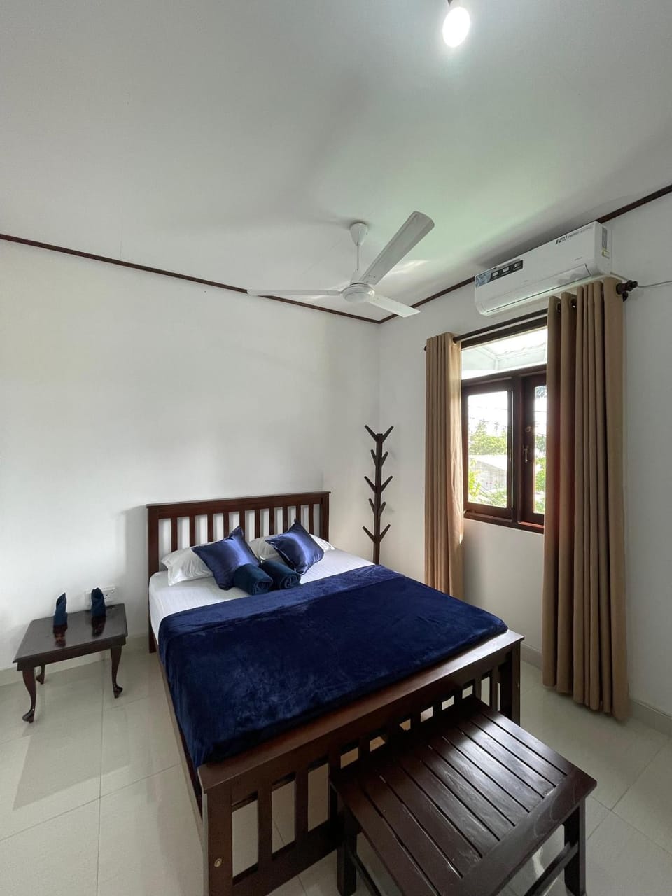 Bed, Bedroom, air conditioner