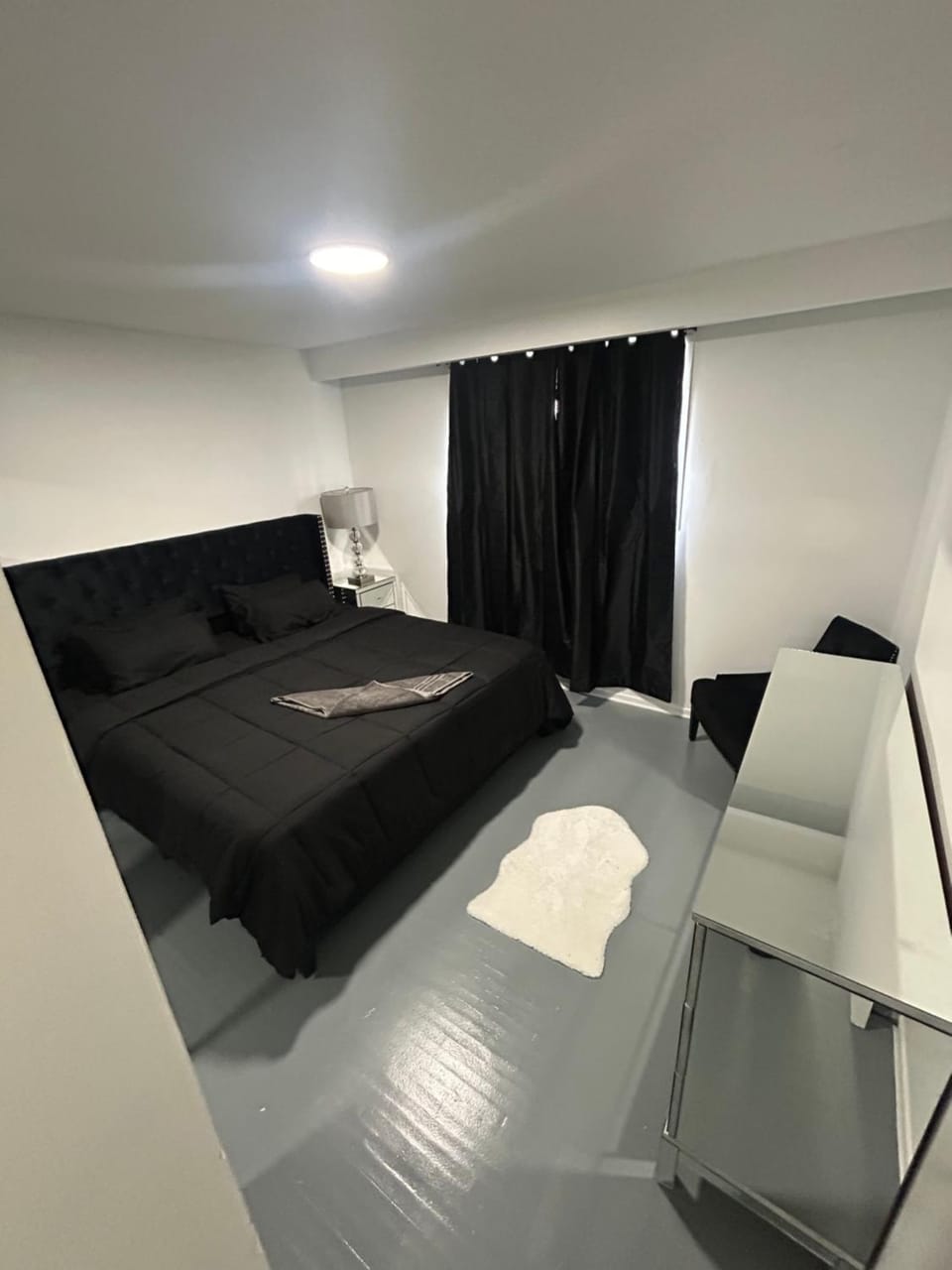 6ixx Noir Retreat Bed and Breakfast in Brampton
