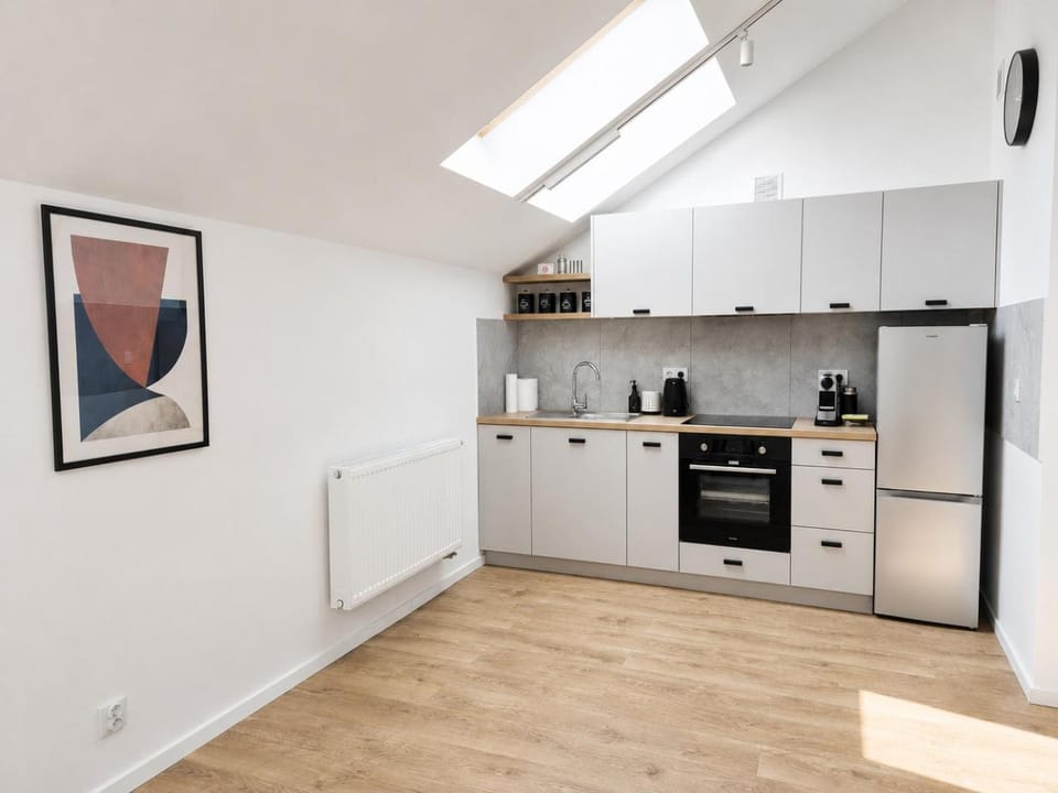 Coffee/tea facilities, Kitchen or kitchenette, oven, stove, toaster