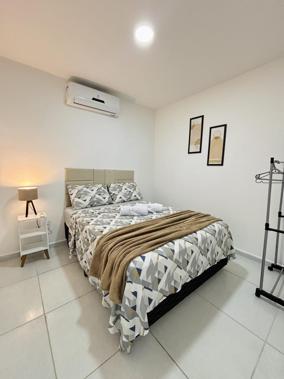 Bed, Bedroom, air conditioner
