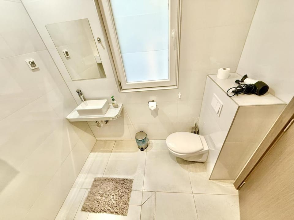 L3 3bedroom 3bathroom wifi AC Apartment in Budapest