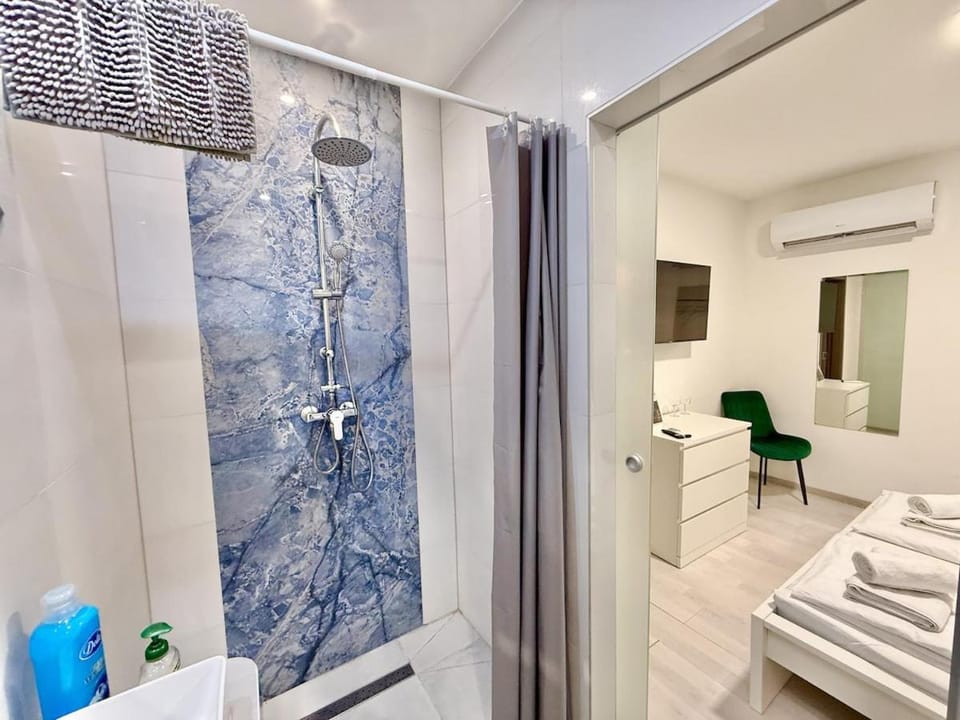 L3 3bedroom 3bathroom wifi AC Apartment in Budapest