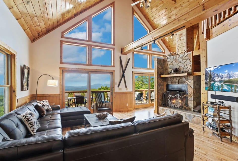 Pinecone Manor Beech Mountain House in Beech Mountain