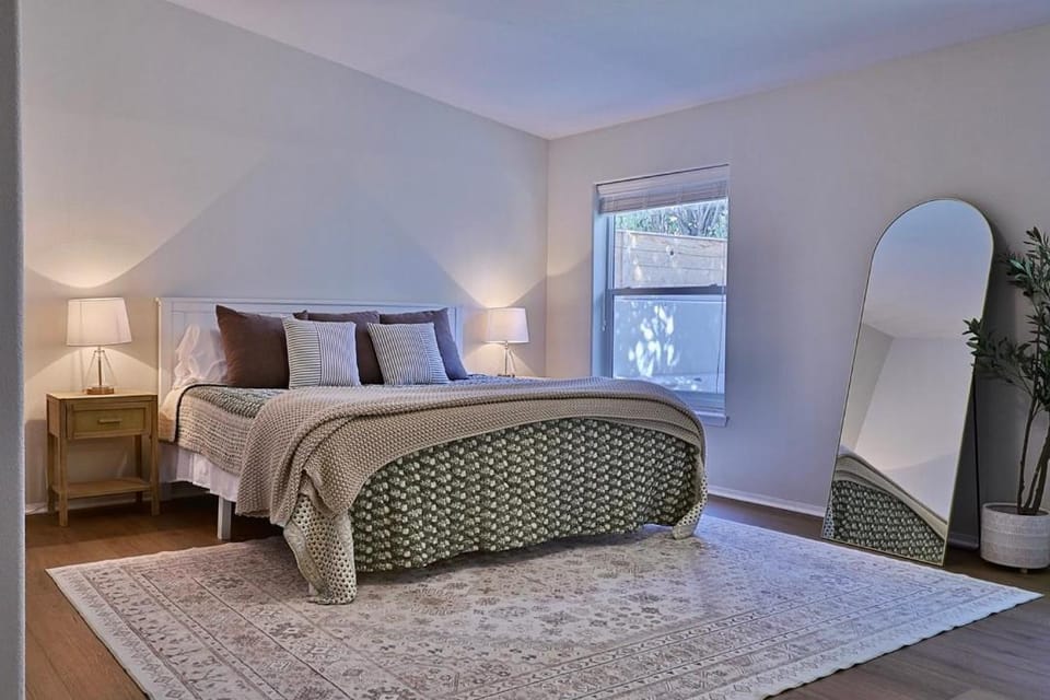 Happy's Hideaway, Downtown, Hot Tub, Sleeps 12 House in Ellensburg