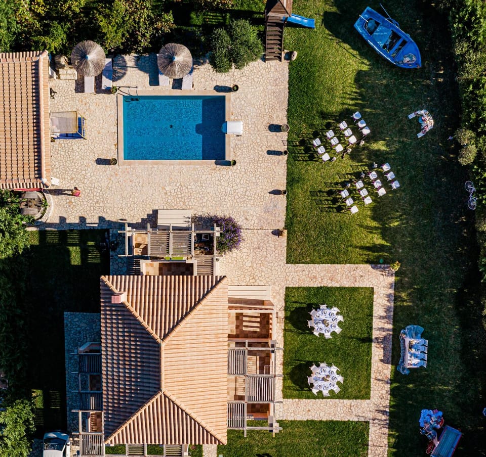 Property building, Spring, Day, Bird's eye view, Garden, Garden view, Pool view, Swimming pool, sunbed