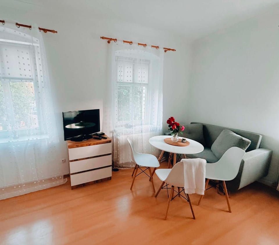 Centrum Kudowy Wygodne lokum Parking Apartment in Lower Silesian Voivodeship