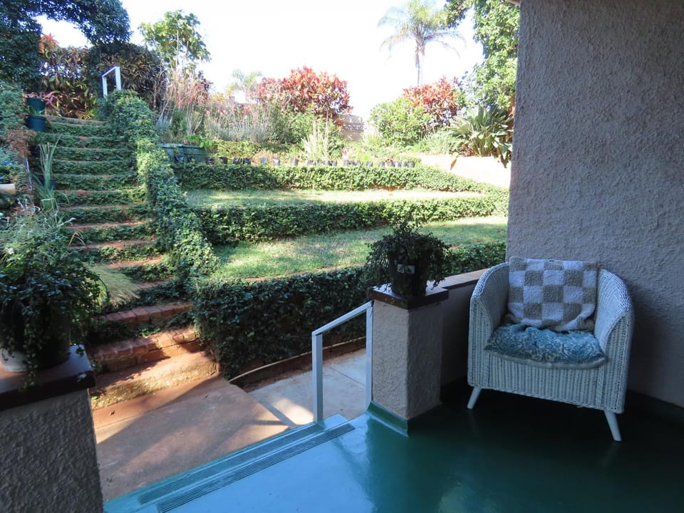 Garden, Seating area, Garden view