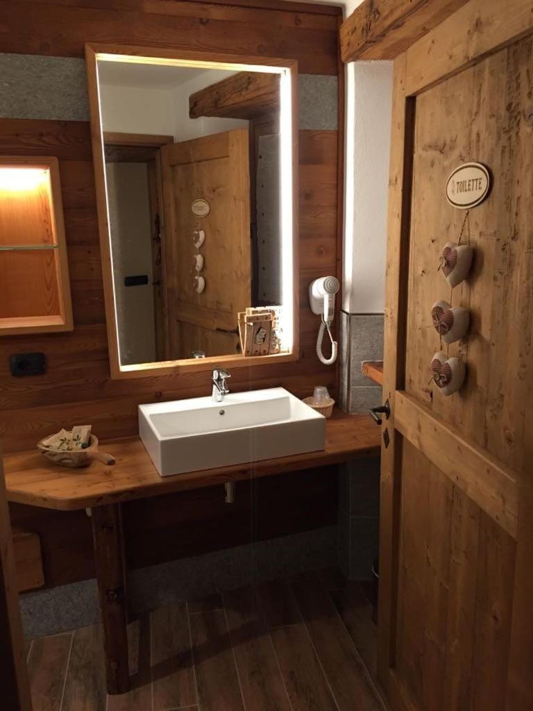 Bathroom, Bedroom
