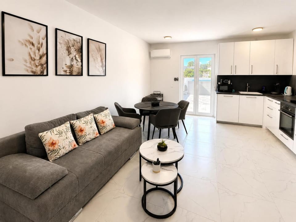 Communal lounge/ TV room, Living room, Dining area, Communal kitchen, kitchen