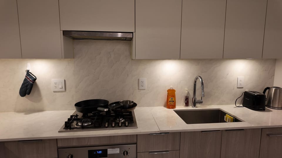 Cozy 1 bed and 1 bath Apartment in Surrey