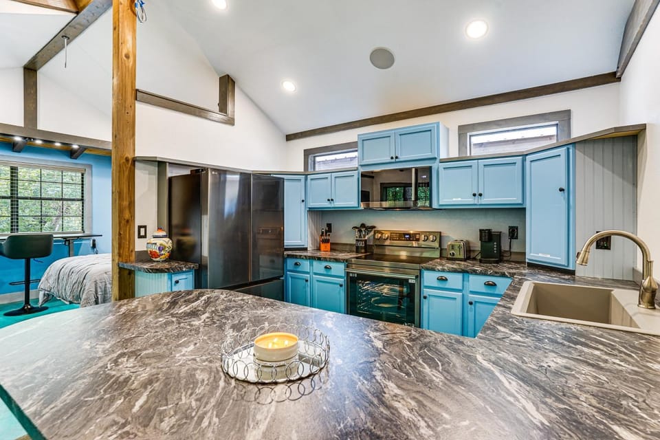 Paluxy Riverfront Couple’s Studio on Over 2 Acres! Apartment in Glen Rose