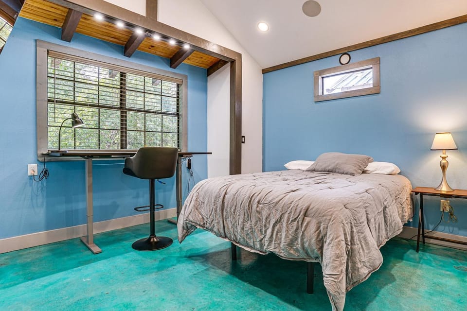 Paluxy Riverfront Couple’s Studio on Over 2 Acres! Apartment in Glen Rose