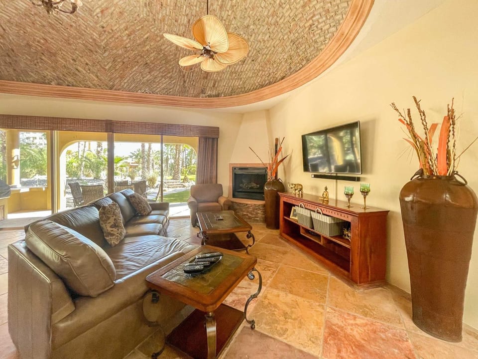 3BR Sandy Beach Villa Pools & Beach Access Villa in Rocky Point