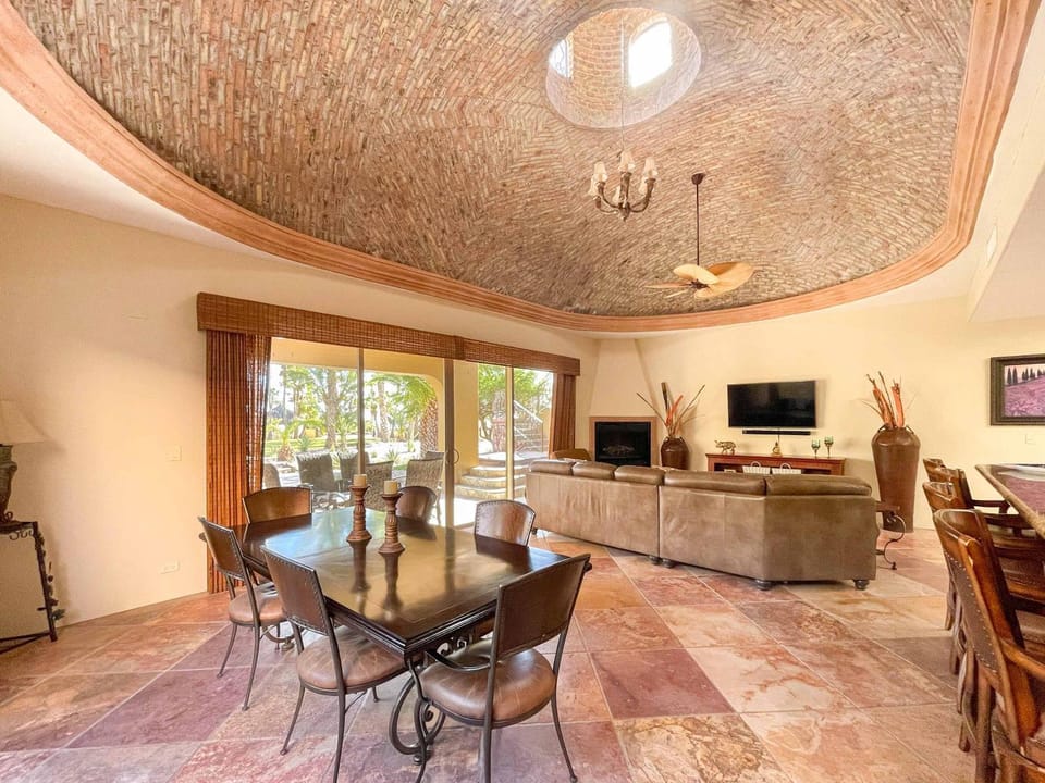 3BR Sandy Beach Villa Pools & Beach Access Villa in Rocky Point
