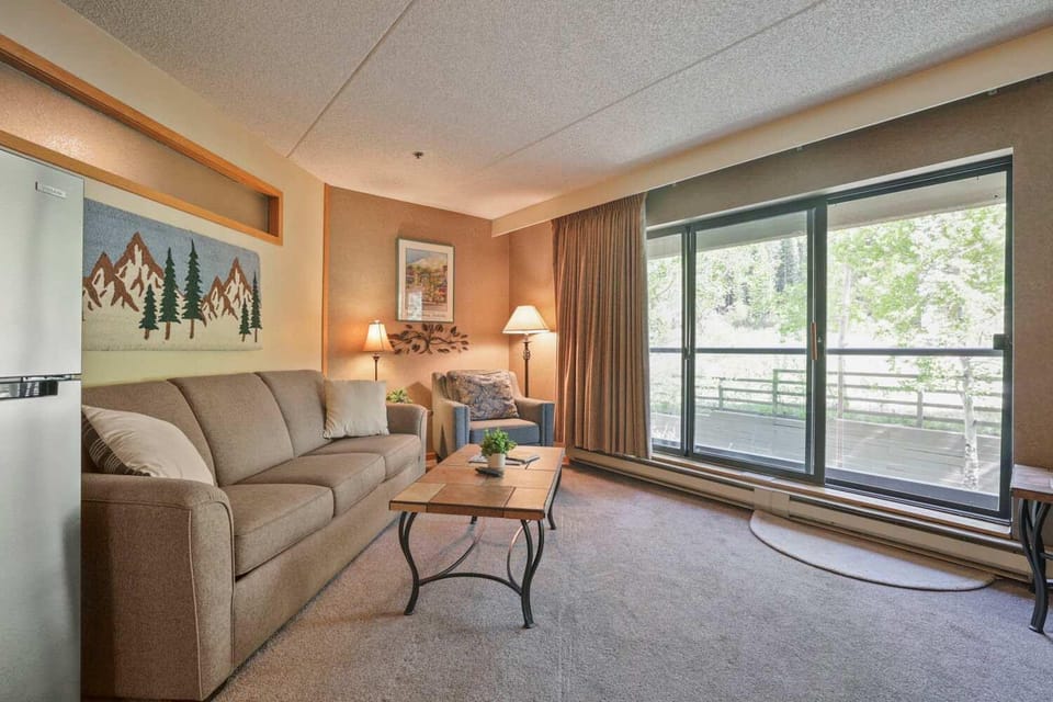 Beaver Run Slope View Retreat- Dog Friendly, 9 Hot Tubs House in Breckenridge