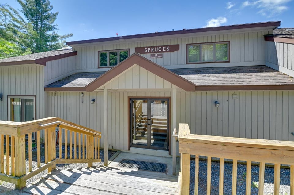 Hike, Bike & Ski! Condo Steps to Mount Snow Resort House in Mount Snow