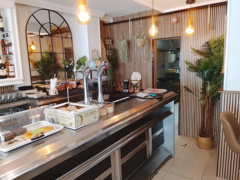 Lounge or bar, Internal: Not applicable to any particular room