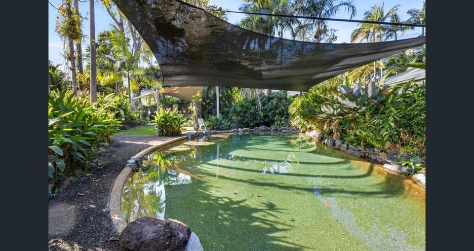 Stylish Tropical Villa with Lagoon Pool Apartment in Port Douglas