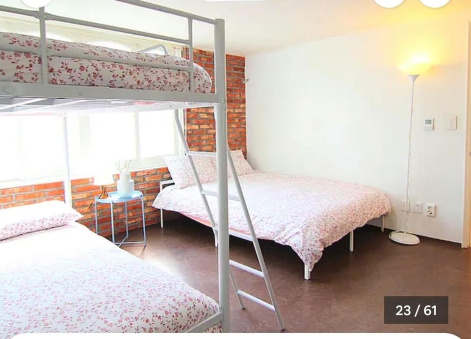 Elevator 5th floor 4 Rooms 3bathrooms Bed and Breakfast in Seoul