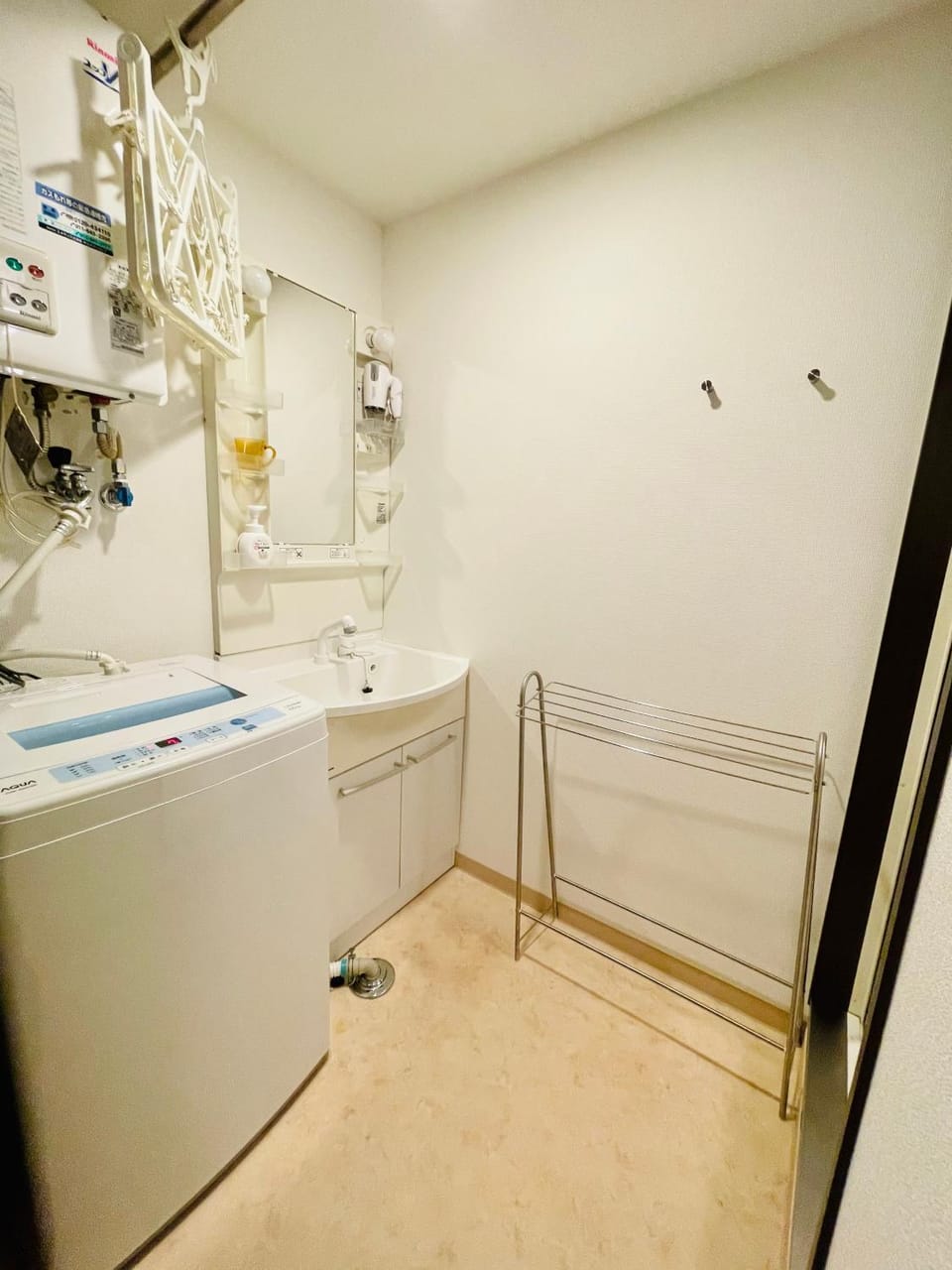 3-5札幌駅から徒歩10分の広々38平米のデザインアパートメントのエアコン洗面台完備 Apartment in Sapporo