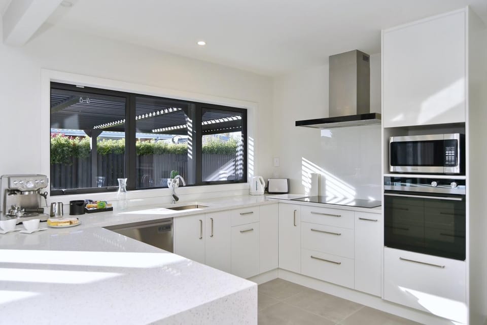 dishwasher, microwave, oven, stove, kitchen