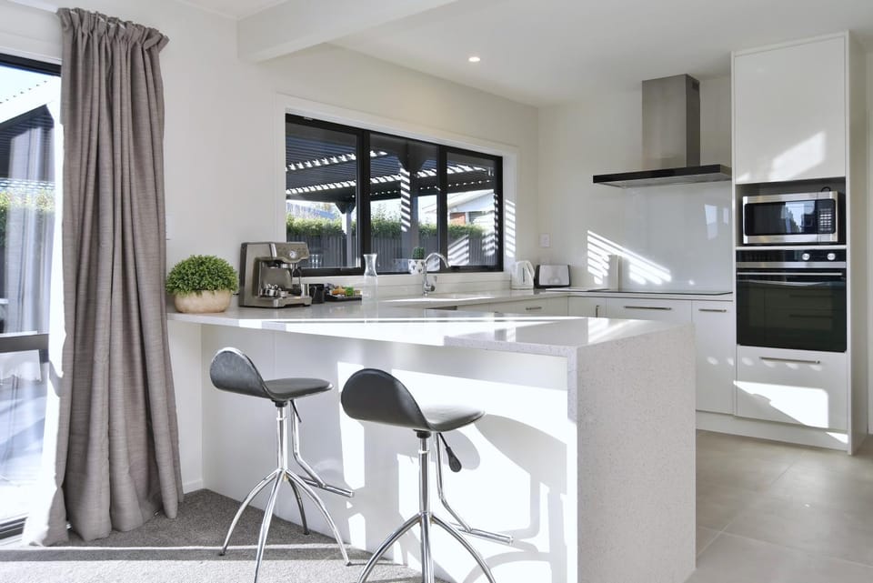 microwave, oven, stove, kitchen