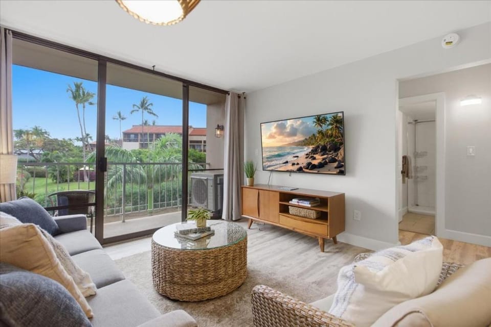 Pacific Shores #B-403 Convenient Location, Walk Everywhere, Close to beach Apartment in Kihei