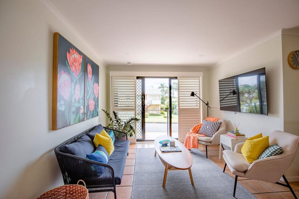 Communal lounge/ TV room, TV and multimedia, Living room, Seating area, Evening entertainment