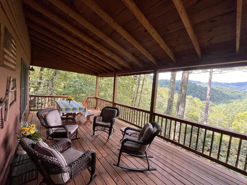 Appalachian Satisfaction House in Brushy Fork